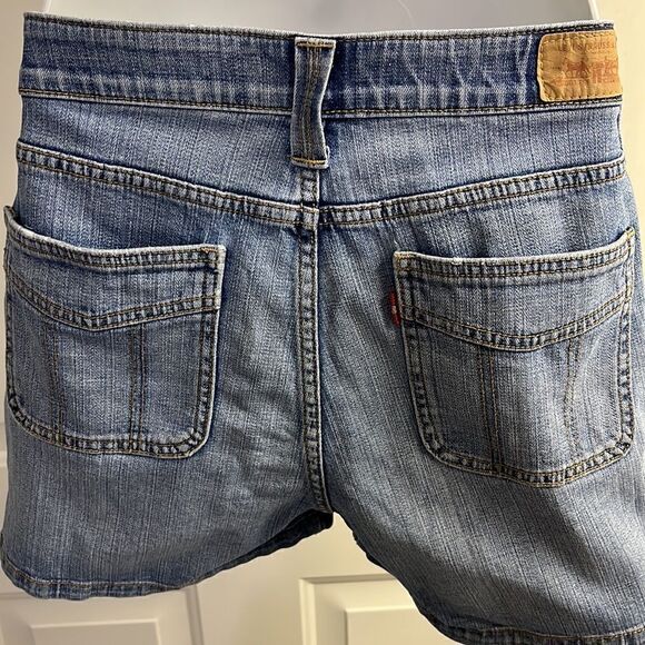 Levi’s Light Wash 4-Pocket Button Zipper Jean Shorts- Size 10 - Picture 9 of 16